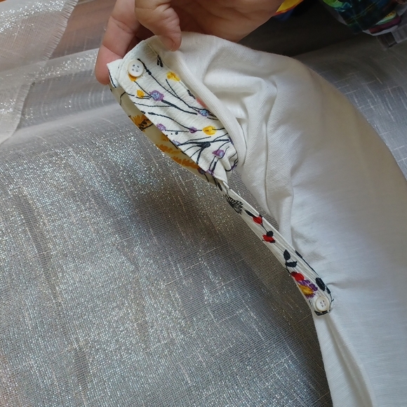 Hem & thread baby doll top sz L, creme, floral, stretchy, 20" PTP, 24" long - Picture 3 of 4